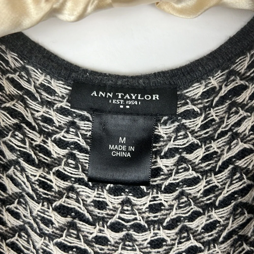 ANN TAYLOR women’s sleeveless light cardigan sweater vest gray & ivory c…